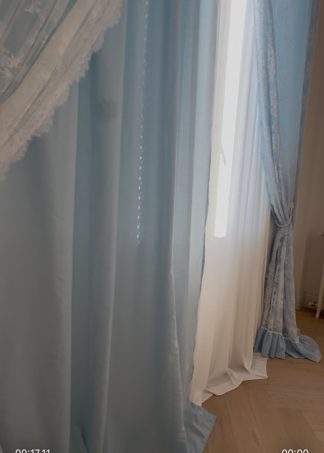 Tenda a due calate sovrapposte in misto lino e pizzo – colore azzurro