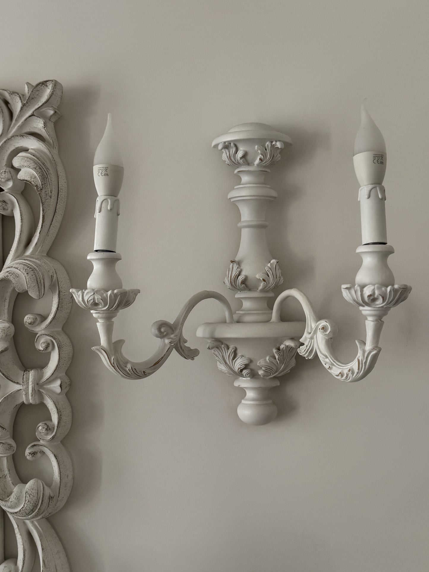 Applique doppia luce in legno colore bianco