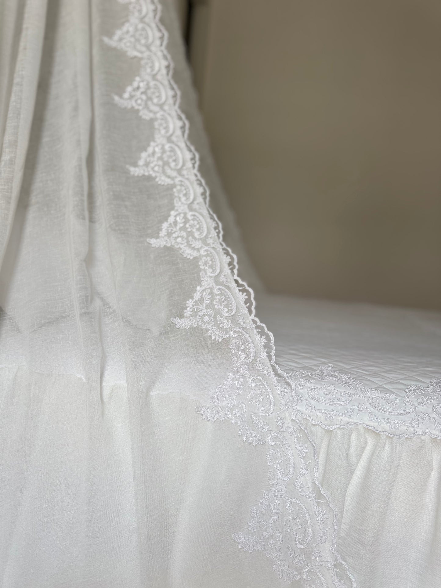 Tenda misto lino e pizzo bianco