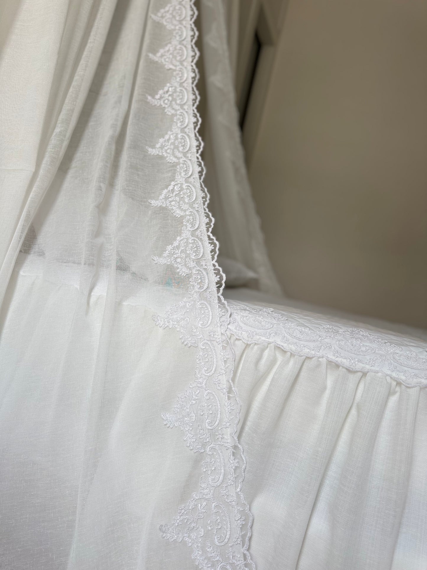 Tenda misto lino e pizzo bianco