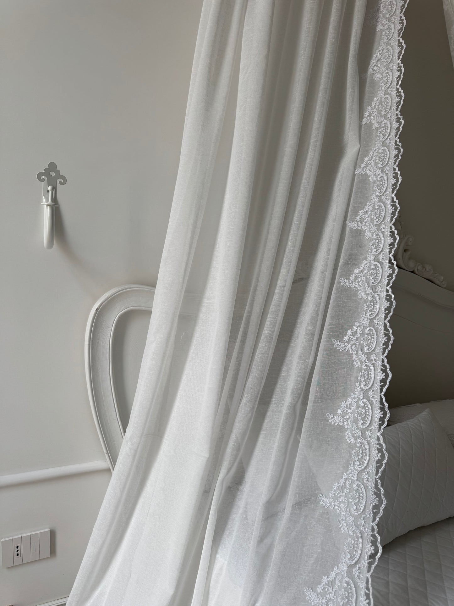 Tenda misto lino e pizzo bianco