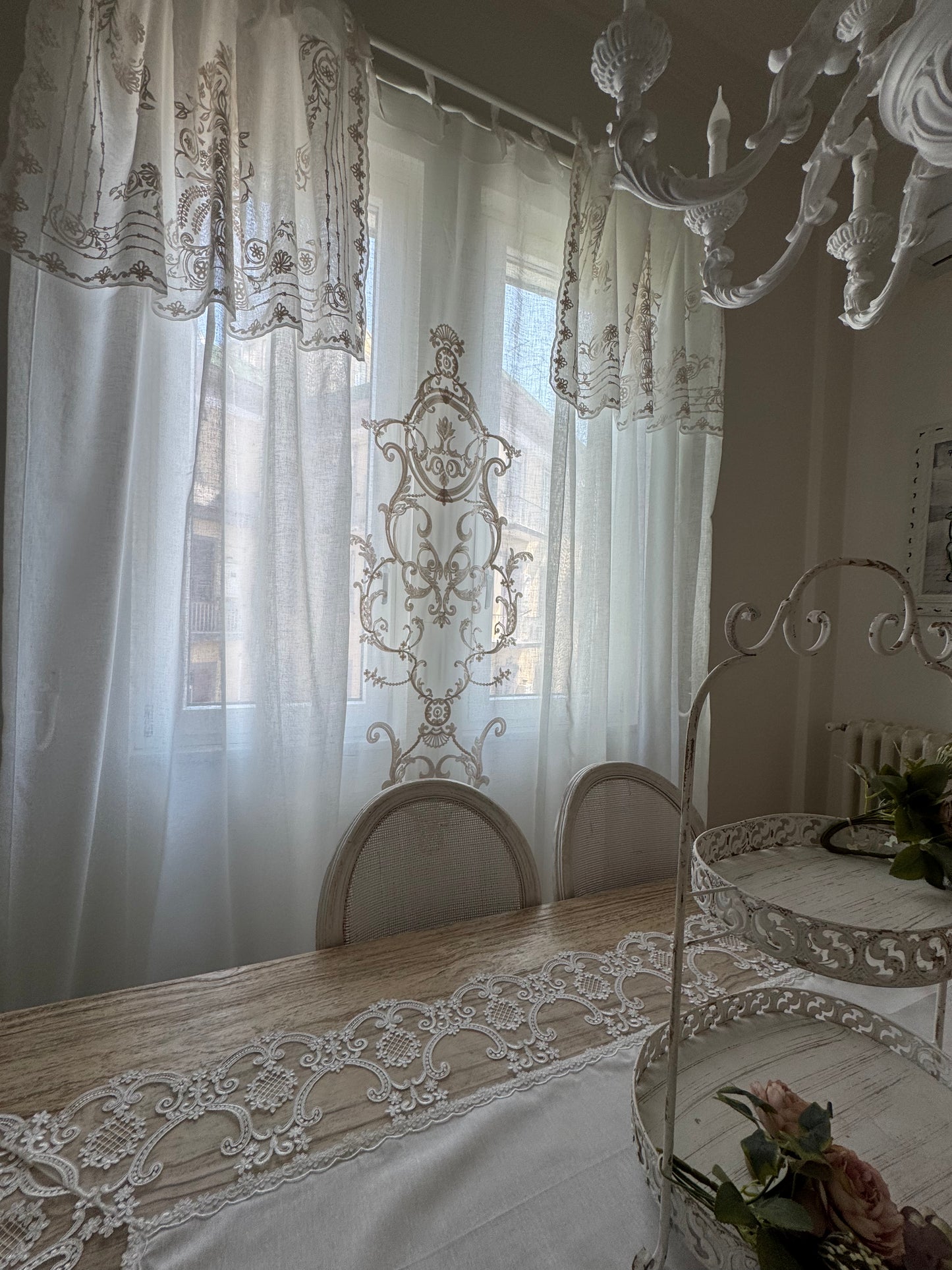 ⸻
Tenda Tablò in Misto Lino – Eleganza Naturale e Stile Contemporaneo