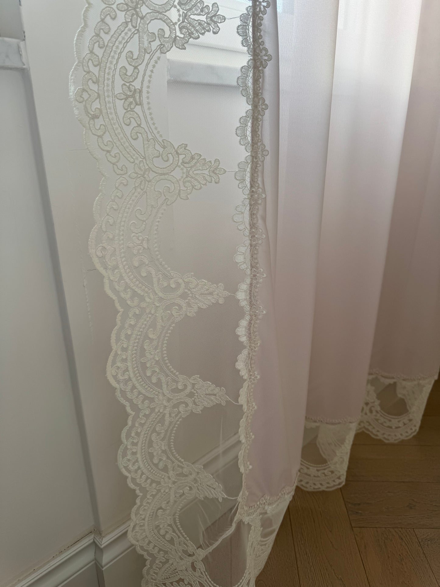 Tenda rosa con pizzo – Eleganza senza tempo