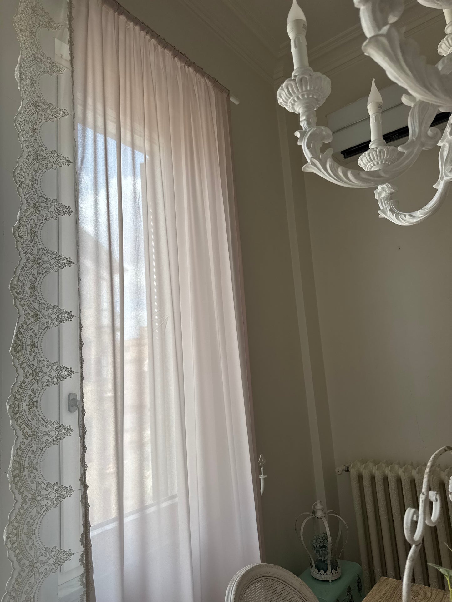 Tenda rosa con pizzo – Eleganza senza tempo