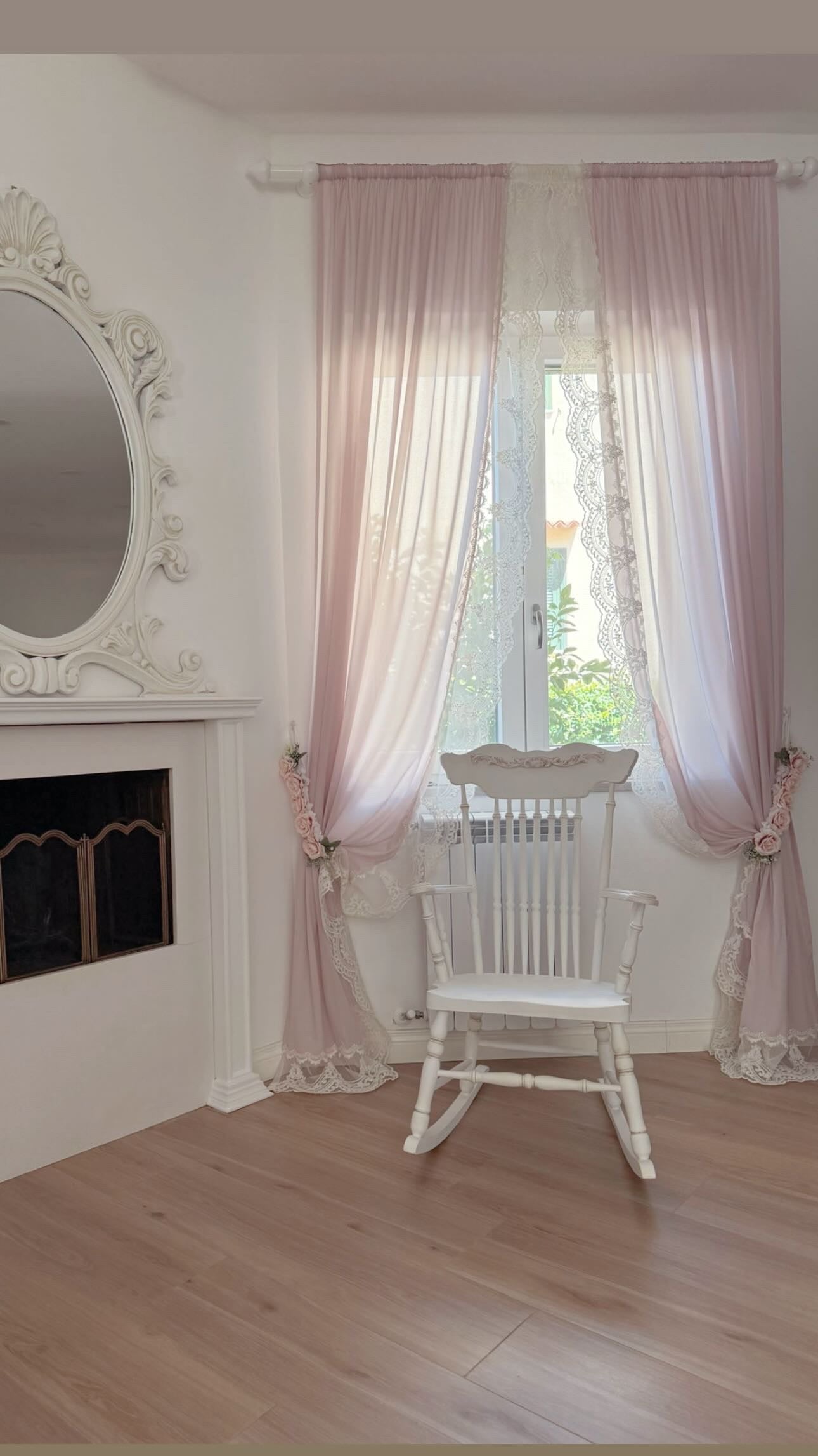 Tenda rosa a due pannelli in georgette – Delicatezza e stile italiano