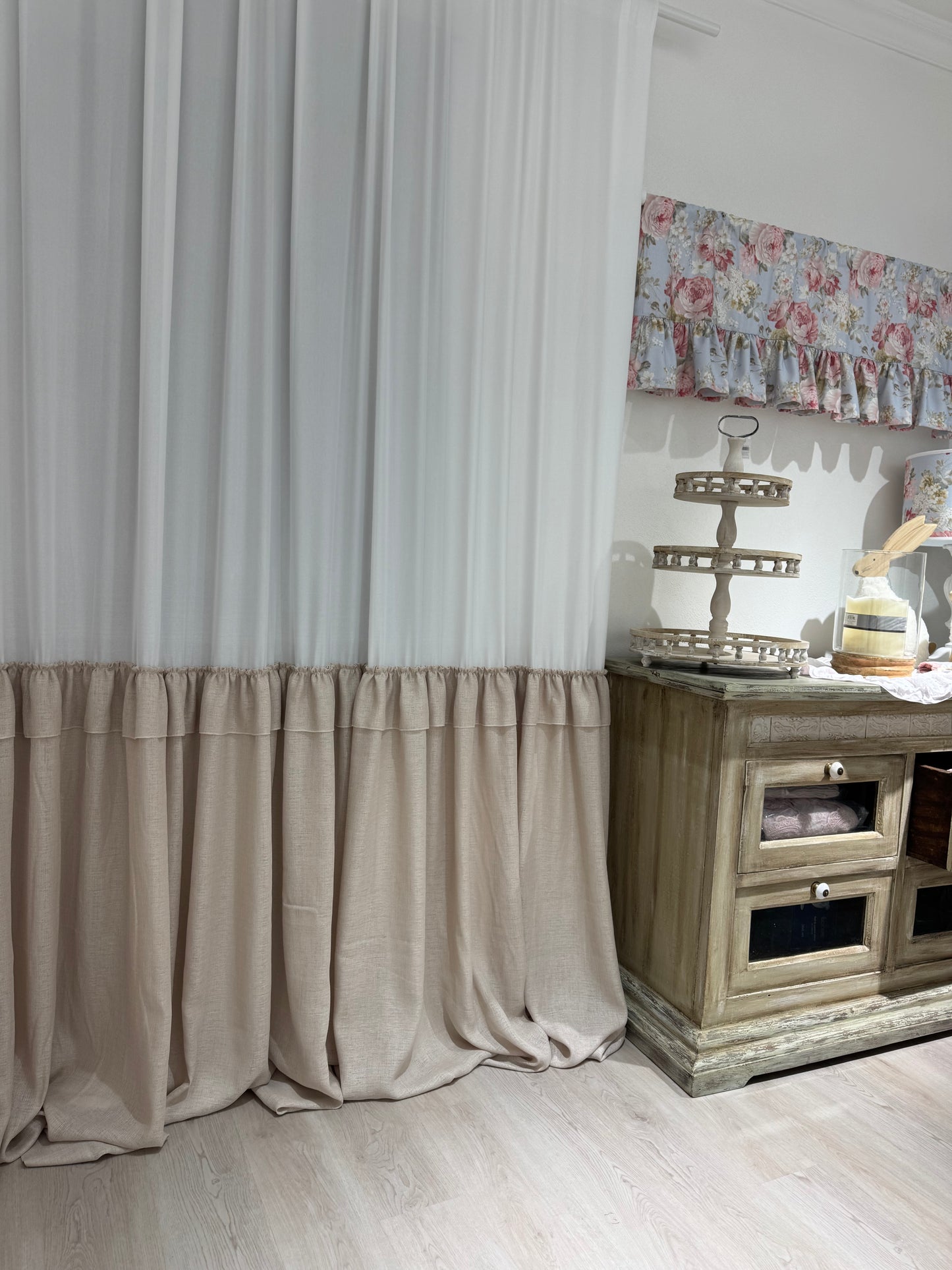 Tenda in georgette con balza e gonnellone a contrasto – 250×290