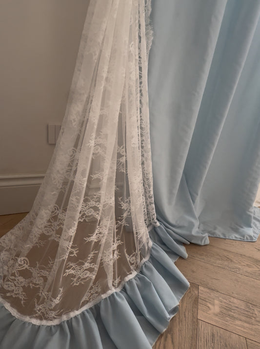 Tenda a due calate sovrapposte in misto lino e pizzo – colore azzurro