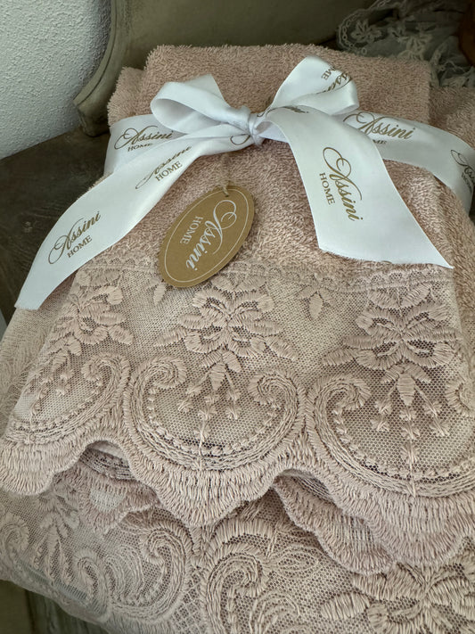 Coppia asciugamano rosa cipria con pizzo