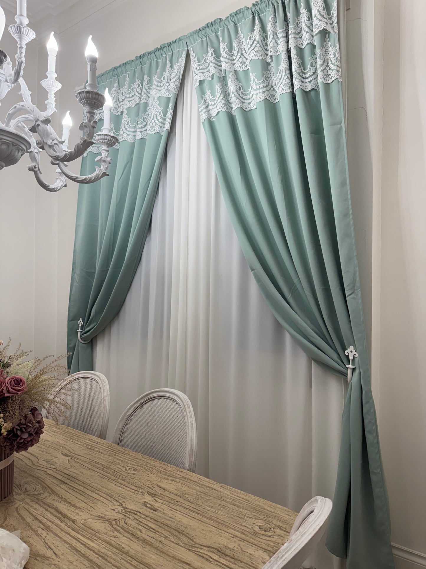 Tenda con doppia balza in pizzo su tulle – Verde Acqua