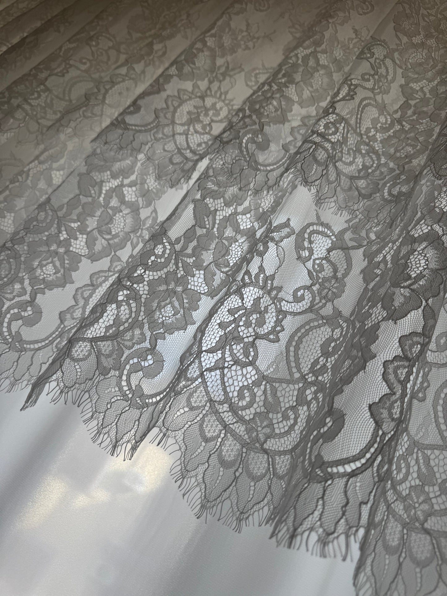 Mantovana doppia balza in pizzzo