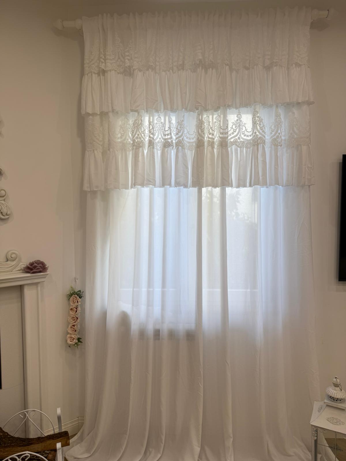 Tenda con balze in  piizzo e georgette